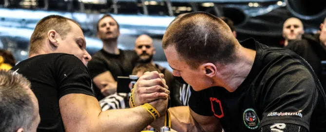 Rankų lenkimo čempionatas. Fotografavo Paulina Mickutė.